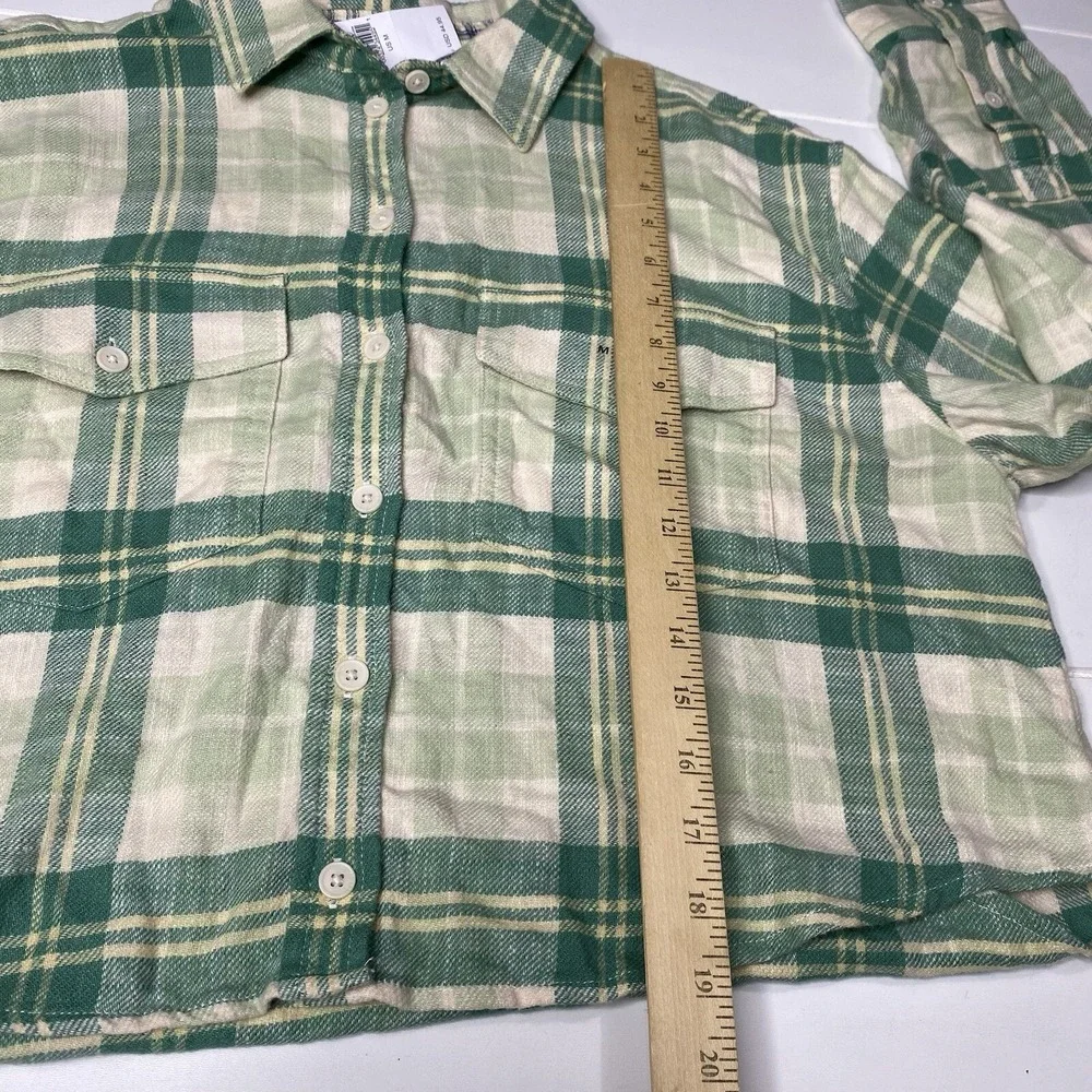 American Eagle Women Size M Button Up Shirt Flannel Cropped Green Cream Plaid - Picture 10 of 16